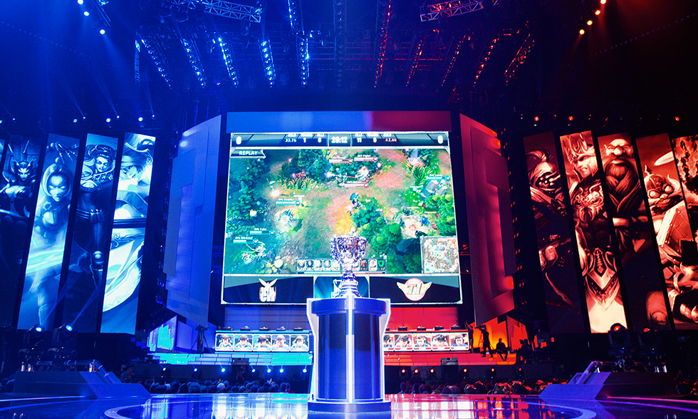 英雄联盟S13全球总决赛：FNC爆冷击败GEN，瑞士轮出线形势生变，LEC赛区实力崛起与LCK一号种子失利-电竞网